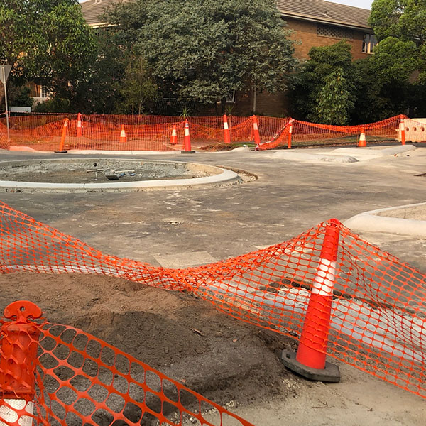 high-risk-construction-work-working-on-median-strips-and-roundabouts